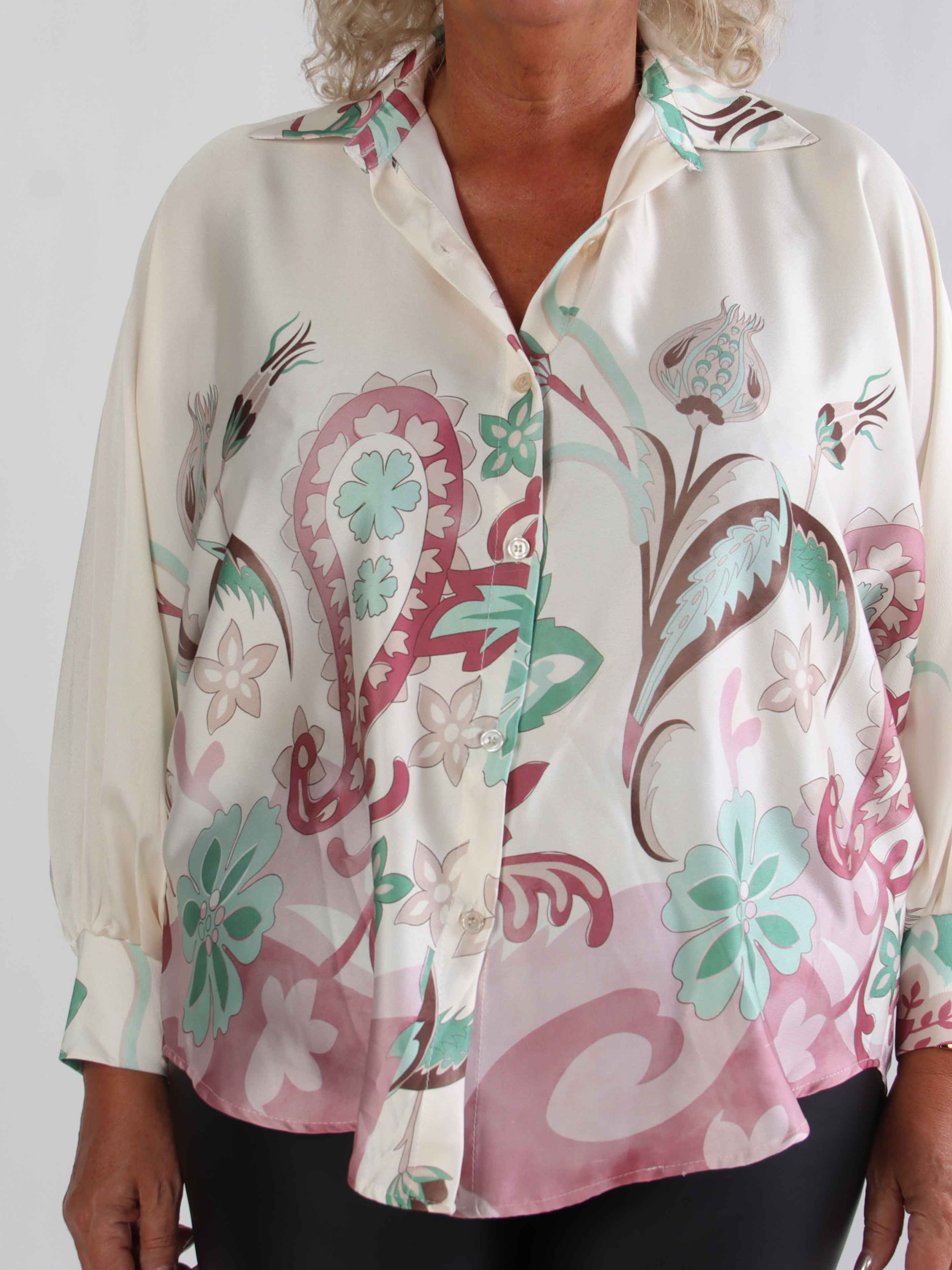 Feliciti Paisley - Mönstrad plus size skjorta med fladdermusärmar
